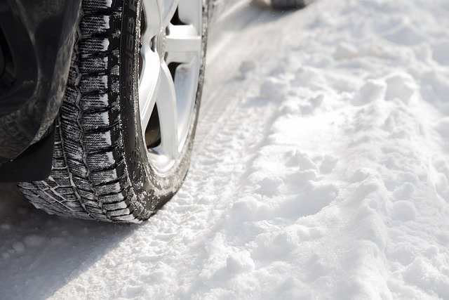 Zones montagneuses : nouvelles obligations d’équipement des véhicules en période hivernale